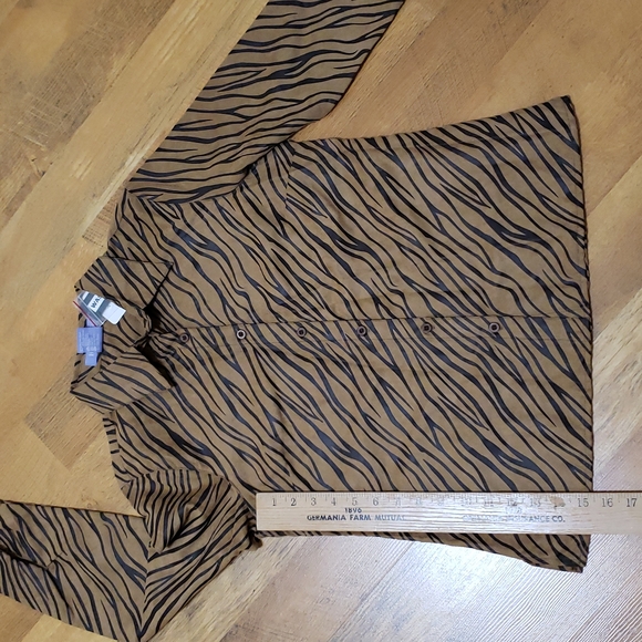 NWT Washable Suede Animal print top (Ladies Small) - Picture 12 of 12